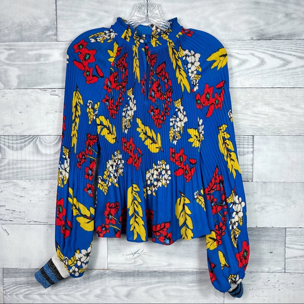 ❌SOLD❌Belle Vere Colorful Pleated Top - Picture 1 of 7